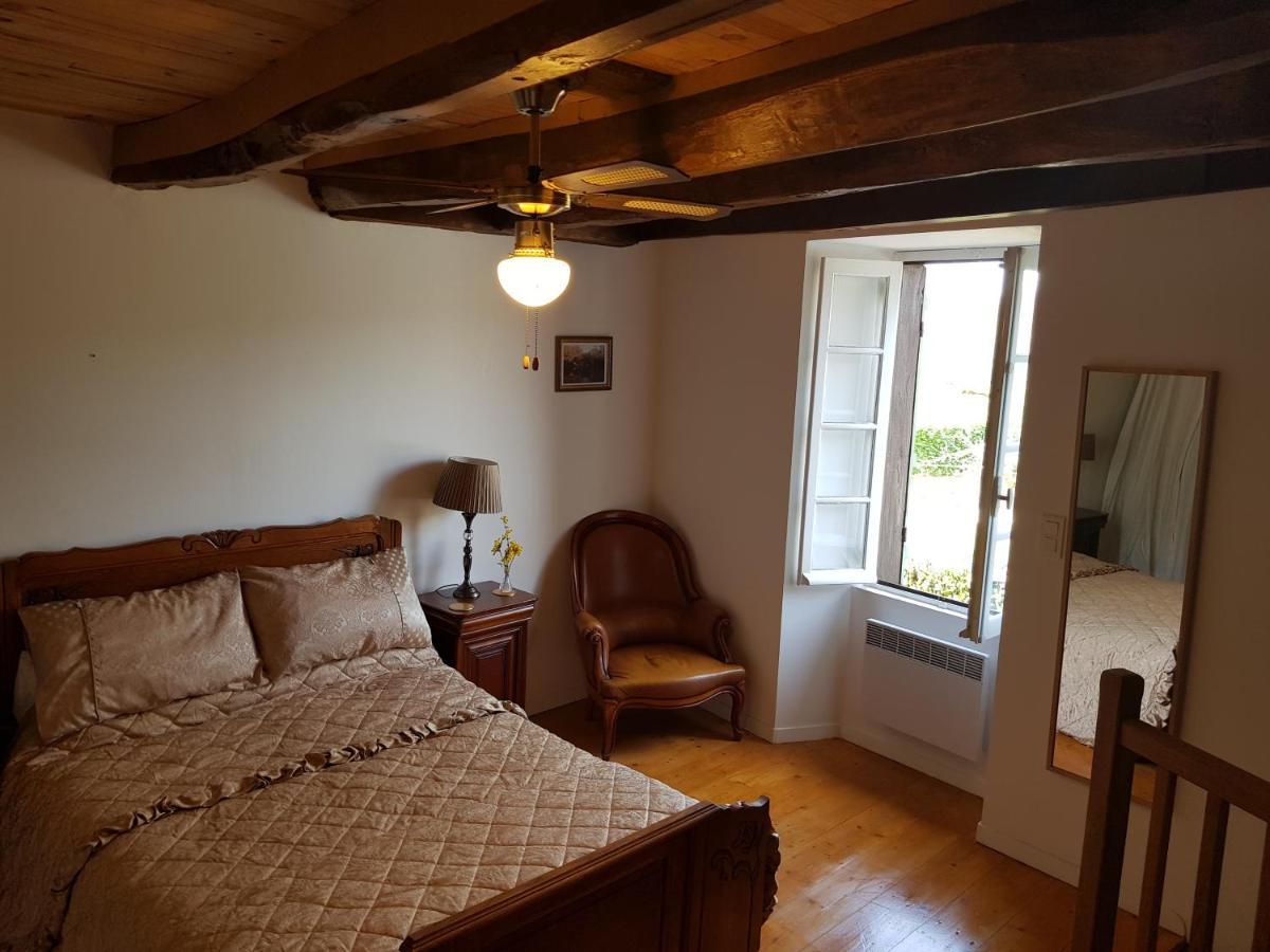 Bay Cottage Gite, Busserolles. Eksteriør billede