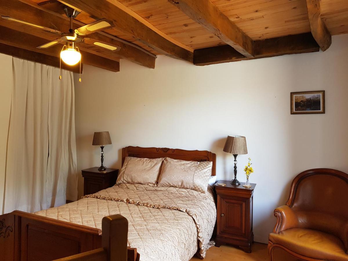 Bay Cottage Gite, Busserolles. Eksteriør billede